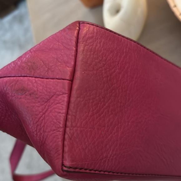 Fossil magenta all leather shoulder bag w/zip closure. Red interior. EUC. - Picture 9 of 10